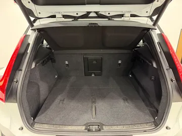 Car image 32