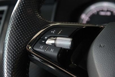 Car image 36