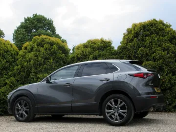 Car image 4