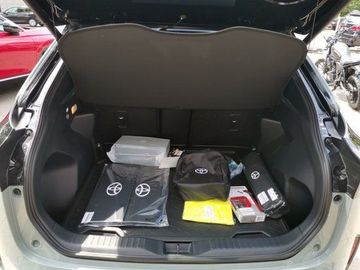 Car image 10