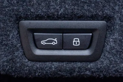 Car image 33