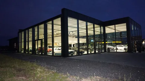 Car image 23
