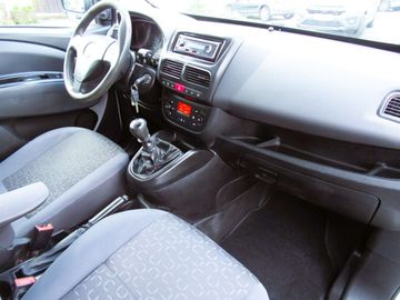 Car image 14