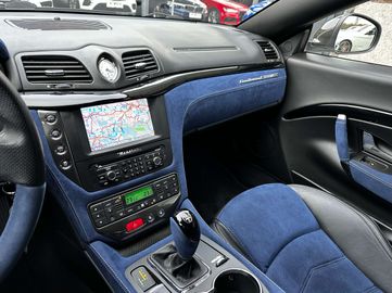 Car image 32