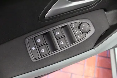 Car image 49