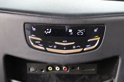 Car image 26