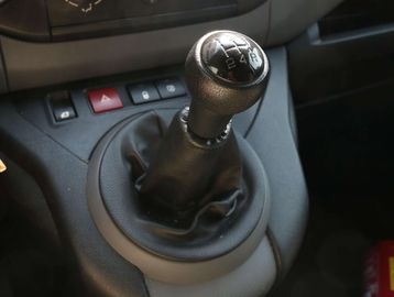 Car image 13