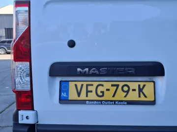 Car image 39