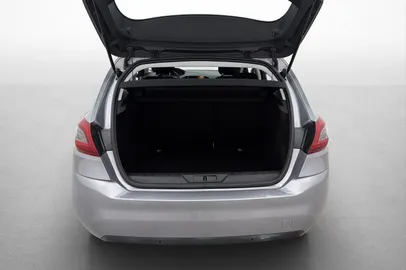 Car image 26