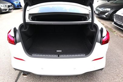 Car image 32