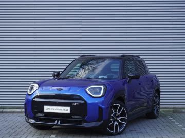 Car image 26