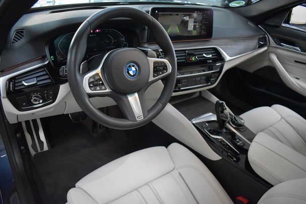 BMW 530 Touring xDrive 215 kW image number 15