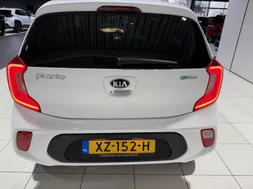 Car image 25