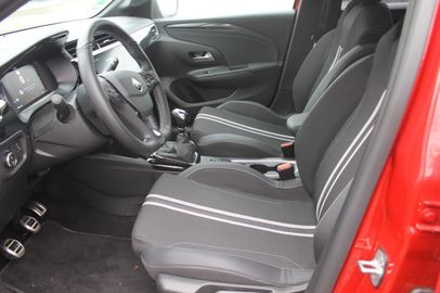 Car image 12