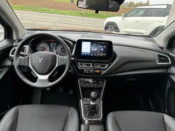 Car image 15