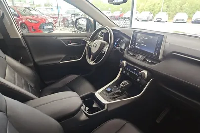 Car image 19