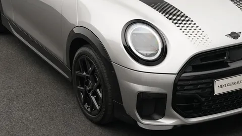 Car image 23