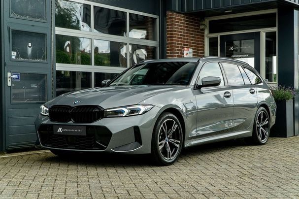 BMW 330 Touring e M 215 kW image number 28