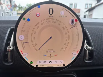 Car image 19