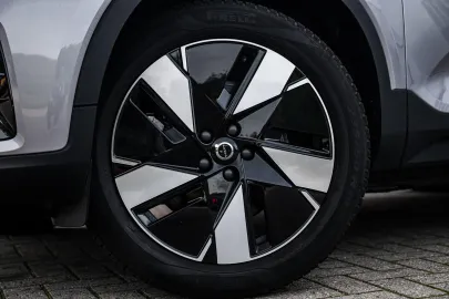 Car image 32