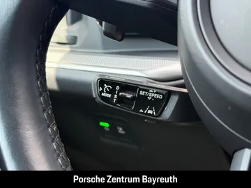 Car image 32