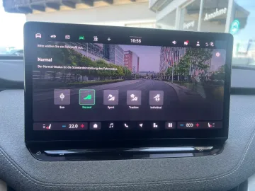 Car image 30