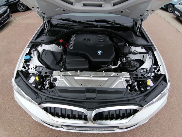 BMW 320i Touring 135 kW image number 14