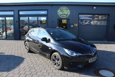 Car image 4