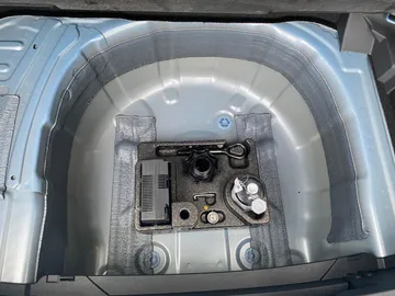 Car image 27