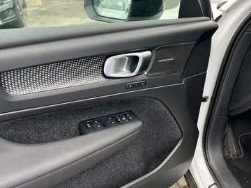 Car image 38