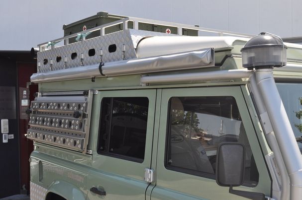 Land Rover Defender 110 90 kW image number 7