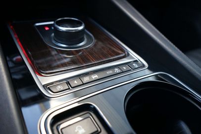 Car image 30