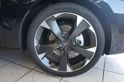Car image 25