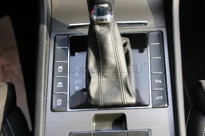 Car image 35