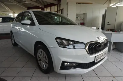 Car image 18