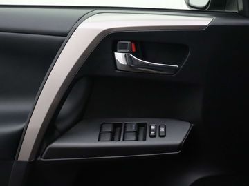 Car image 32