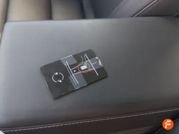 Car image 28