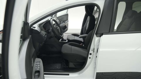 Car image 30