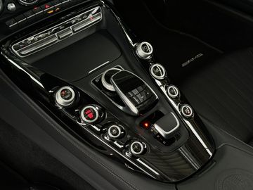 Car image 26