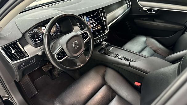 Volvo V90 D4 Momentum Pro 140 kW image number 3