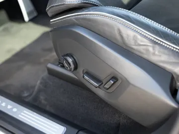 Car image 48