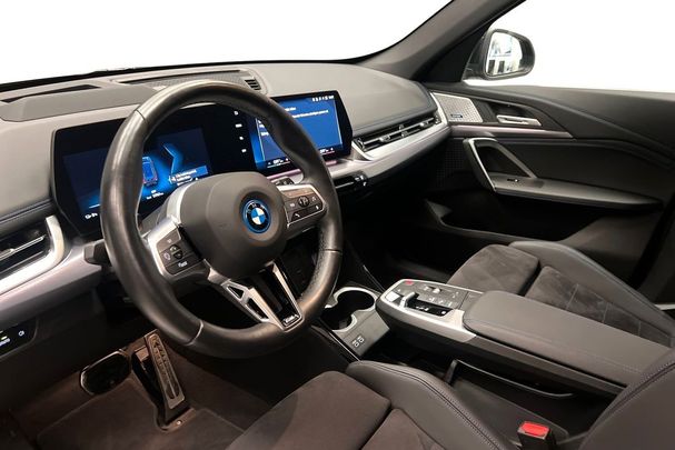 BMW iX1 xDrive30 M Sport 225 kW image number 8