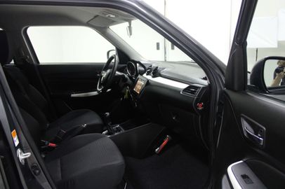 Car image 14