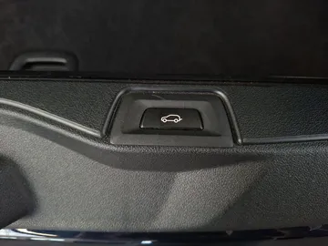 Car image 38
