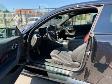 Car image 32