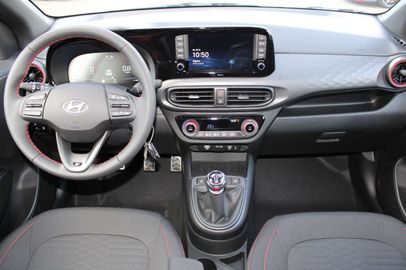 Car image 12