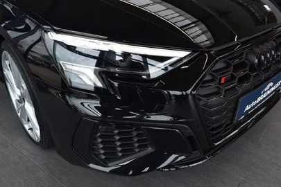 Car image 26