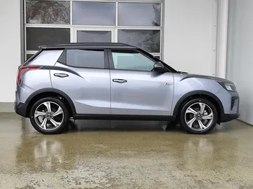 Car image 26