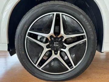 Car image 32