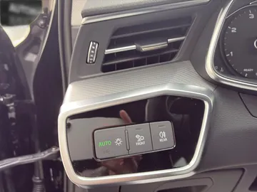 Car image 29